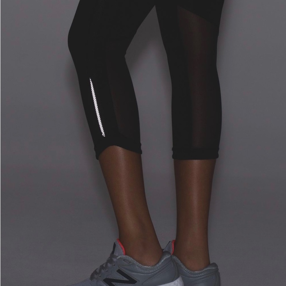 Lululemon Hit It 21” Crop Black Leggings Size 2 Mesh Luxtreme Drawcord - Picture 2 of 16